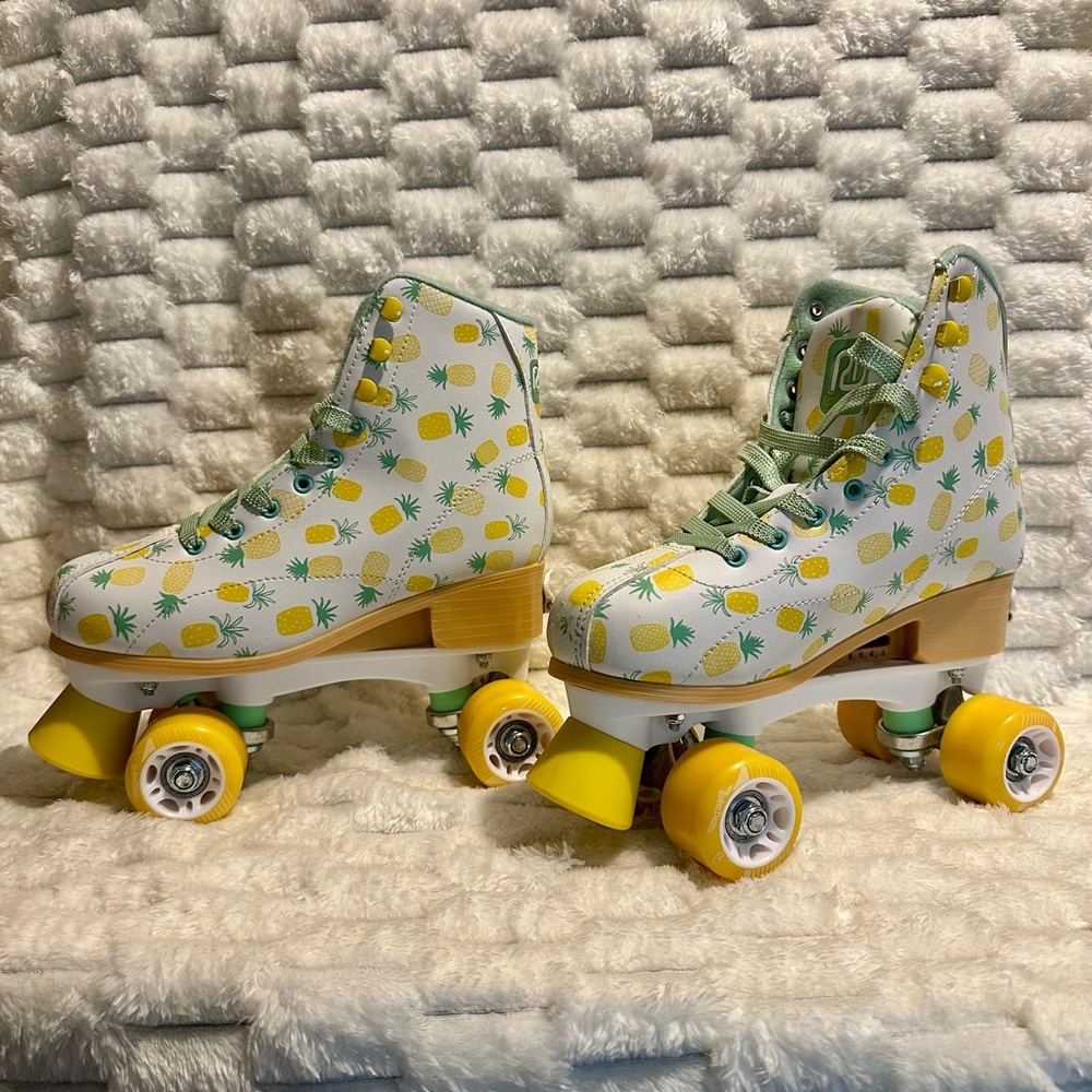 Girl’s Pineapple Roller Skates - Green and White